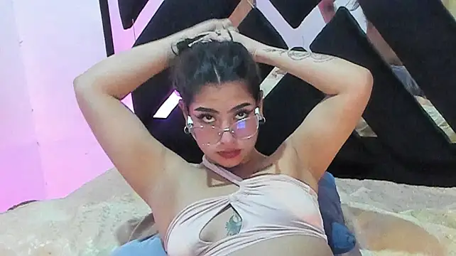 Chat XXX en directo de TrinityJames_