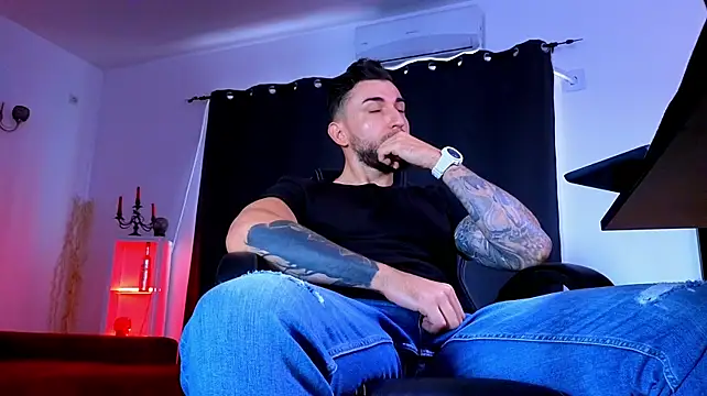 MightyAaron66 Live XXX-chat