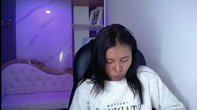 XXX chat uživo modela emiily_tk