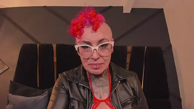 צ'אט XXX בשידור חי של mistress_sandy