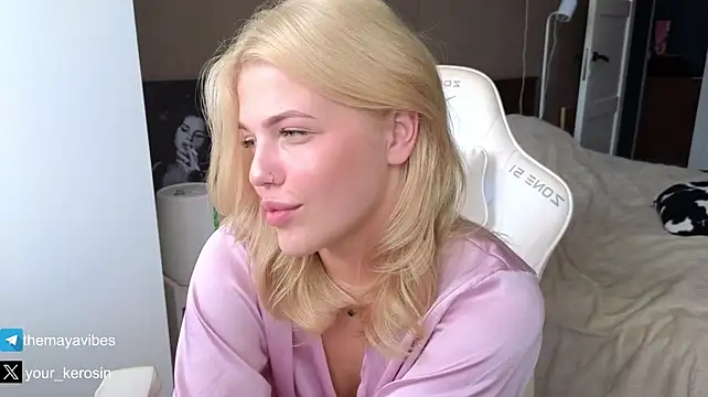 Chat +18 de Maya_NextDoor ao vivo