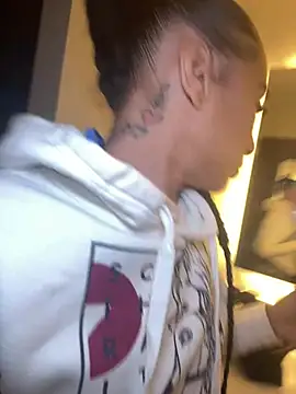 ShuggabuttのライブXXXチャット