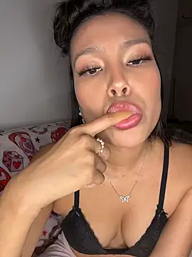 lillytiller's Webcam Show