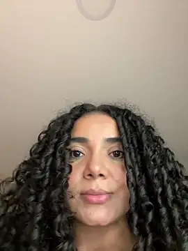 Curlyierrn Live XXX chat