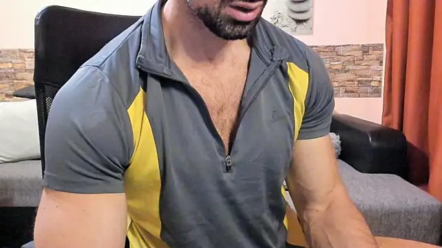 دردشة HotHunkTrainer الجنسية المباشرة