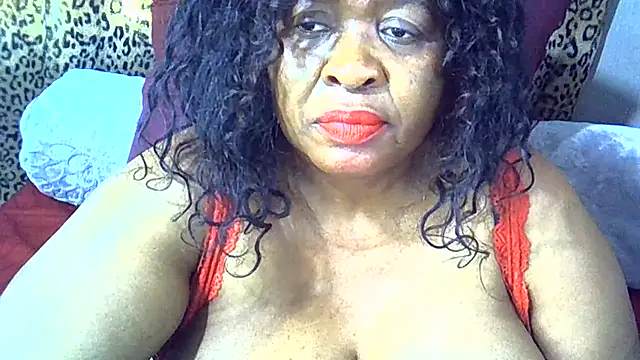 Ebony_Cougar 在線直播表演