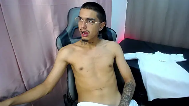 Chatroom XXX en direct de Tayson_Hot