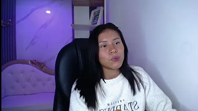 Chat +18 de emiily_tk ao vivo