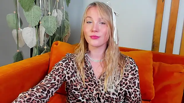 ElaraVoltage live XXX chat