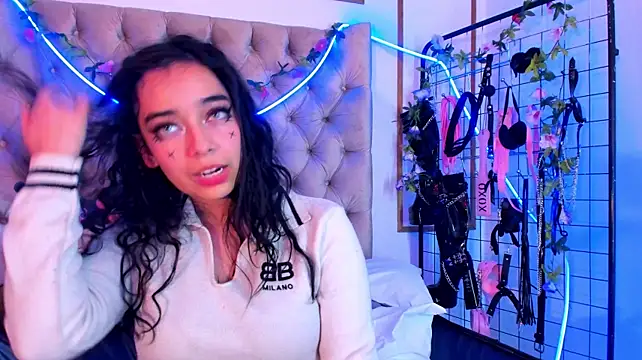 kira_Berry_'s Live XXX Chat