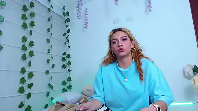 Sarabubbie's Live XXX Chat