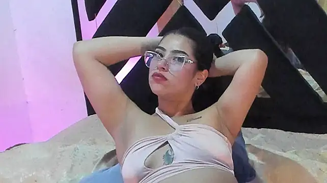 Chatroom XXX en direct de TrinityJames_