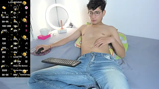צ'אט XXX בשידור חי של Benjamin_Buster