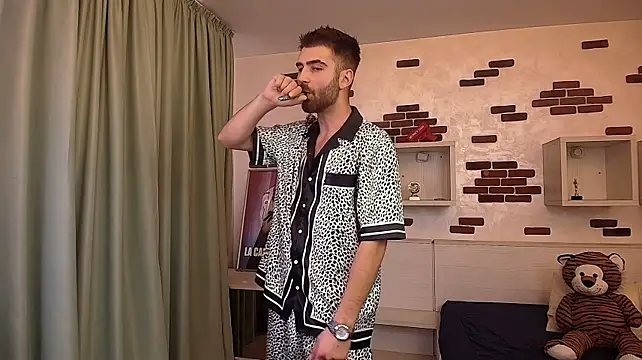 KyloEast's Live XXX Chat