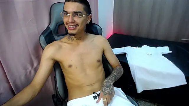 Chatroom XXX en direct de Tayson_Hot