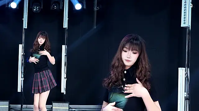 Xt-001 live XXX chat