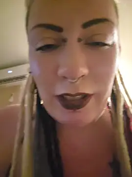 PinkTheHawk Chat XXX in diretta