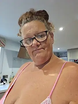 MissQueenBeex Chat XXX in diretta