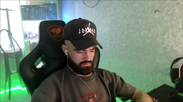 دردشة _Serious_Man الجنسية المباشرة