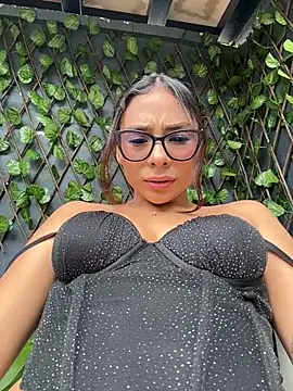 amira_cute2's Live XXX Chat