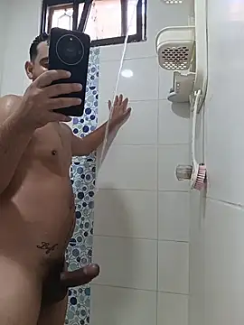 BadboyX333 即時 XXX 聊天