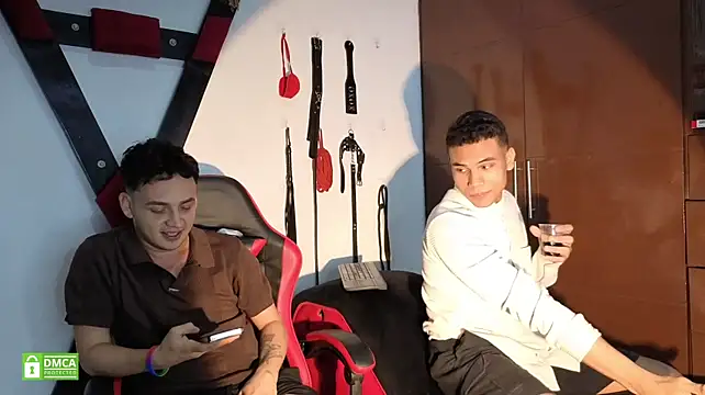 GoldenBoyDuo live XXX chat