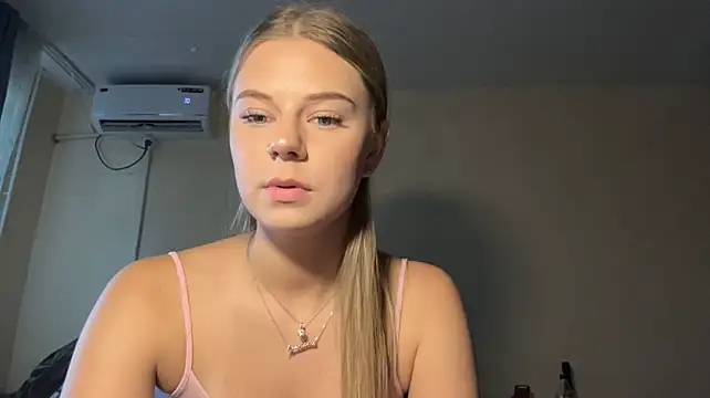 HoneysPiee Live XXX-Chat