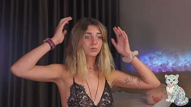 MilaMilkEyes XXX чат на живо