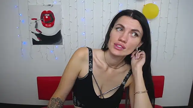 MilaLoona Chat XXX in diretta