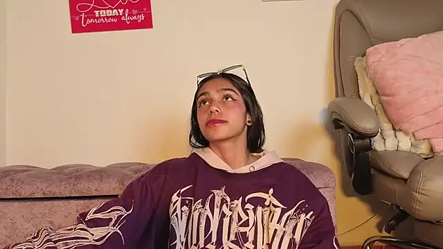 Dafne_girl4u Adlı Modelin Canlı XXX Sohbeti