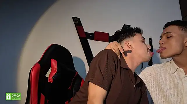 GoldenBoyDuo's Live XXX Chat