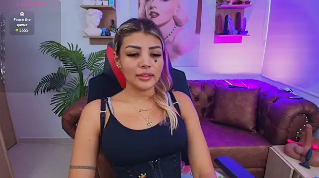 צ'אט XXX בשידו ר חי של SALOOMEE__