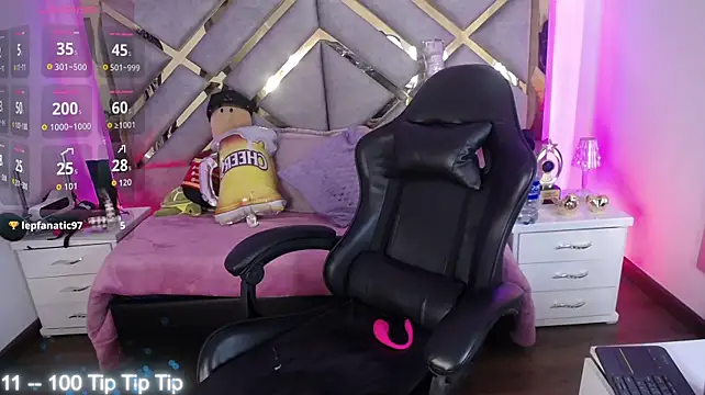 Chat +18 de Moon_Water__ ao vivo