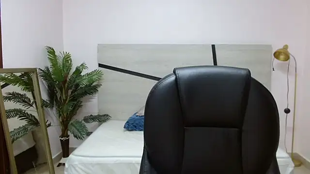 isabela_hills' Live XXX Chat