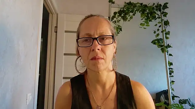 LioraWeiss' Live XXX Chat