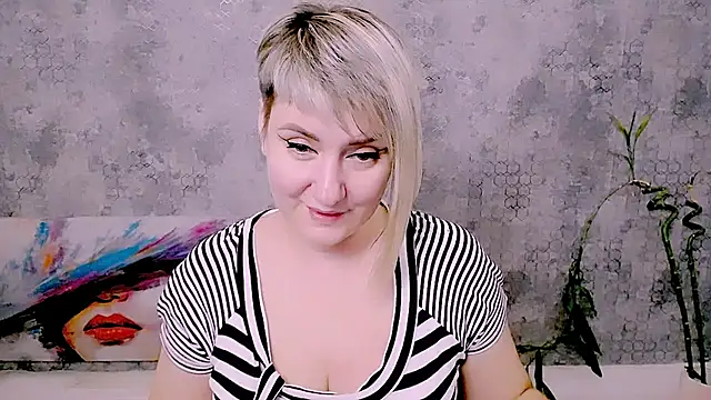 Djullia Live XXX-Chat