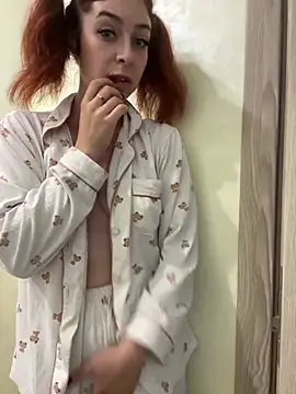 LynaFrostのライブXXXチャット