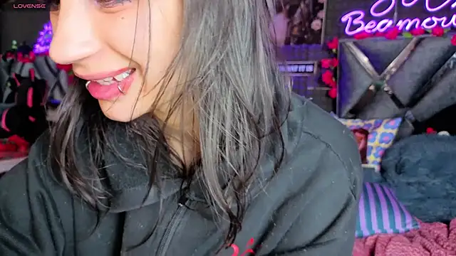 צ'אט XXX בשידור חי של SolBeaumont1