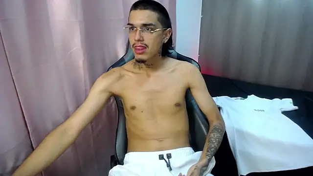 Chat +18 de Tayson_Hot ao vivo