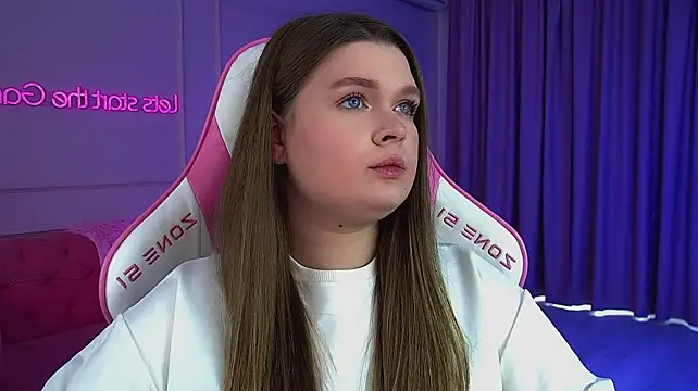 CrystalLyons' Live XXX Chat