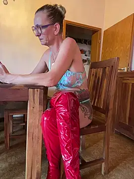 Онлайн чат XXX LucyLingerie78
