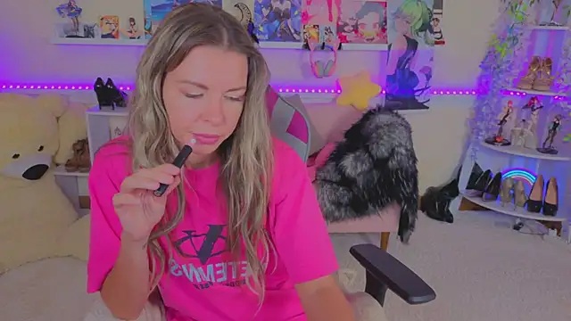 Chat +18 de Real_Tini ao vivo