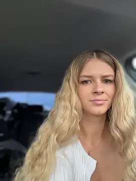 Chat +18 de Love_Bri ao vivo