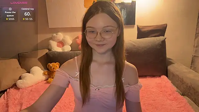 Lola_luminarcc Adlı Modelin Canlı XXX Sohbeti