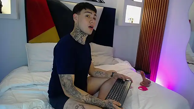 הופעת וובקאם של Canili_Hot