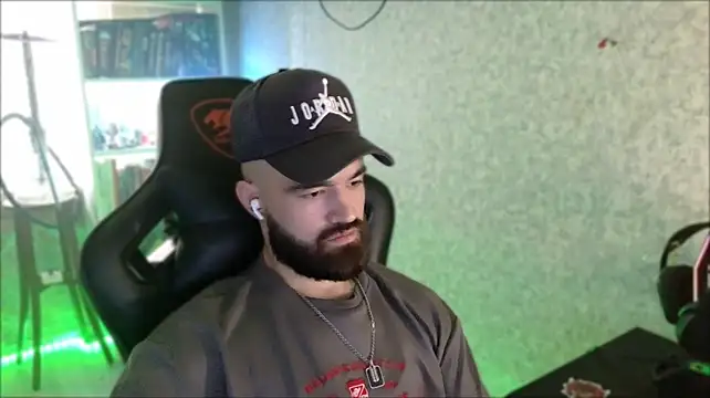 XXX chat uživo modela _Serious_Man