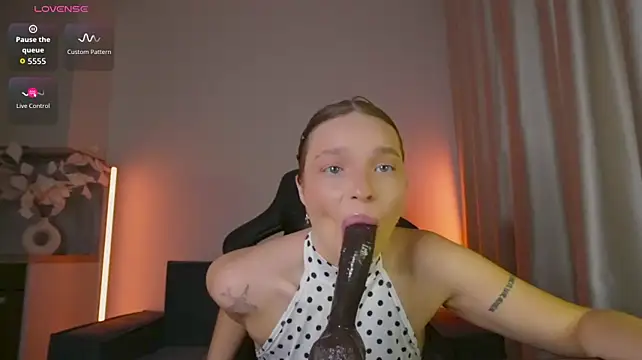 violla_sinzz's Live XXX Chat