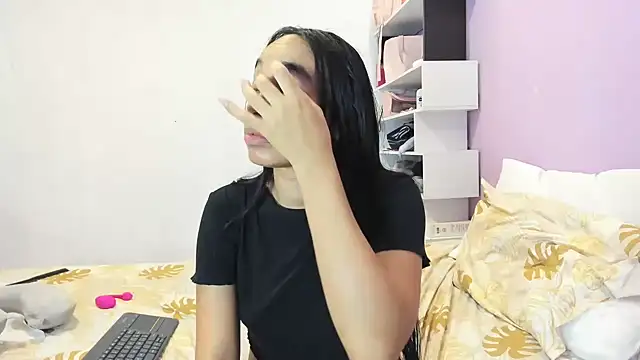 Teenssweet18 Adlı Modelin Canlı XXX Sohbeti
