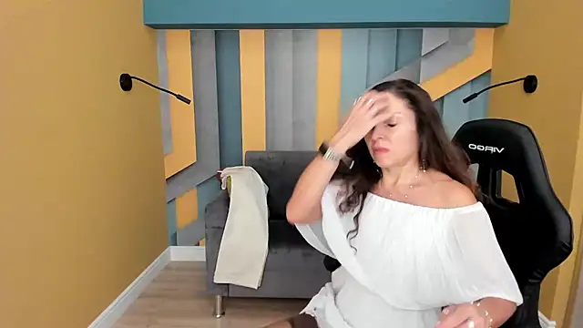 EllaLong's Live XXX Chat