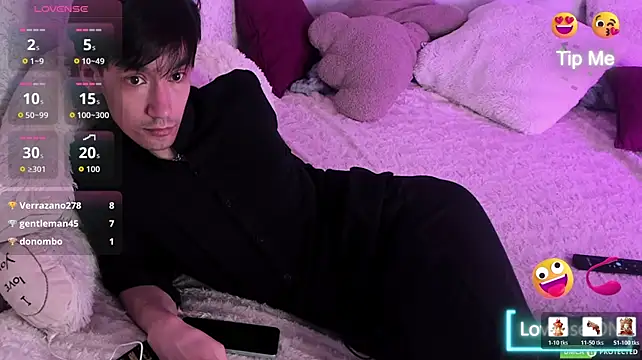 CalvinChapman Adlı Modelin Canlı XXX Sohbeti